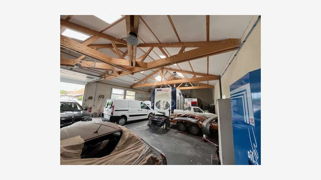 Vente local d'activité de 730m² à Gond-Pontouvre