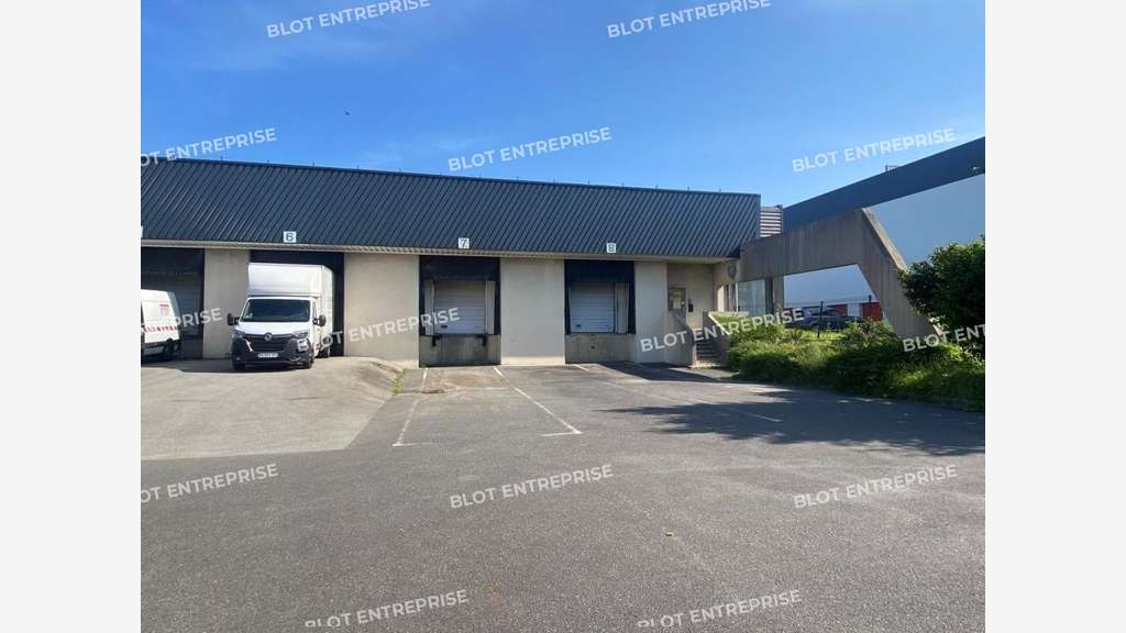 A vendre local d'activités 1 560m² à Gouesnou