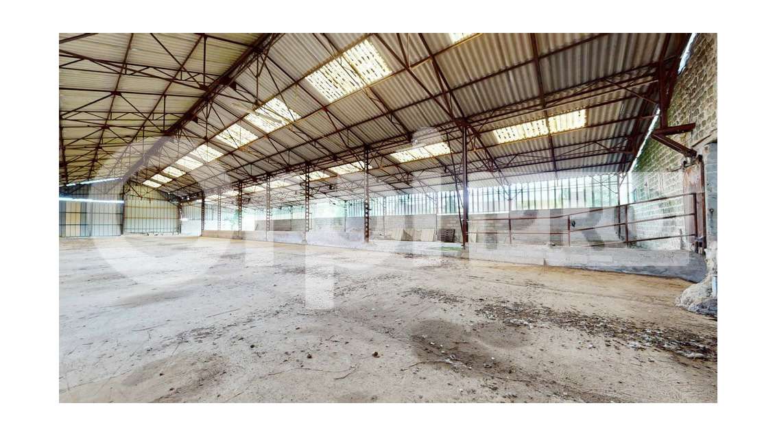 Local d'activité de 1290m² à vendre à Grand-Rozoy