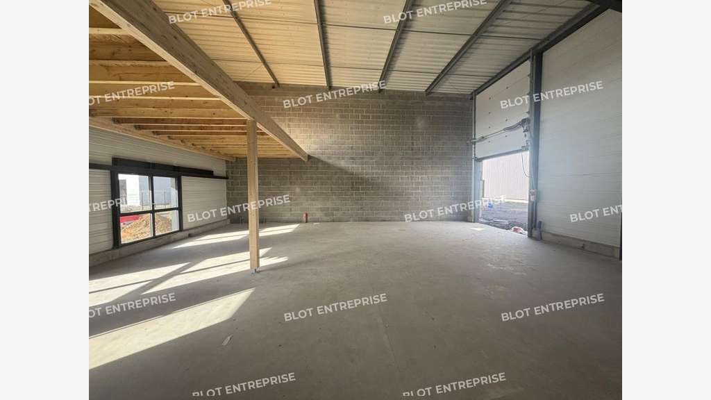 À VENDRE - CELLULE D'ACTIVITÉS - 208 m² - GR