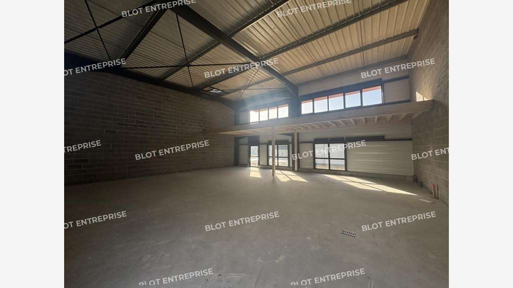À VENDRE - CELLULE D'ACTIVITÉS - 208 m² - GR