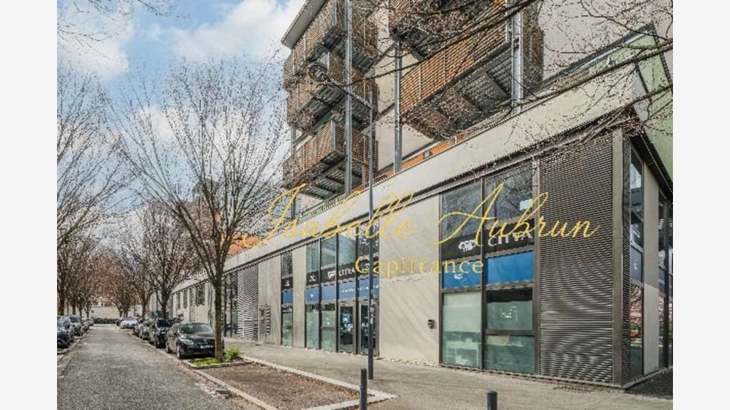 Local/bureau 930m² à vendre à Grenoble centre (38)