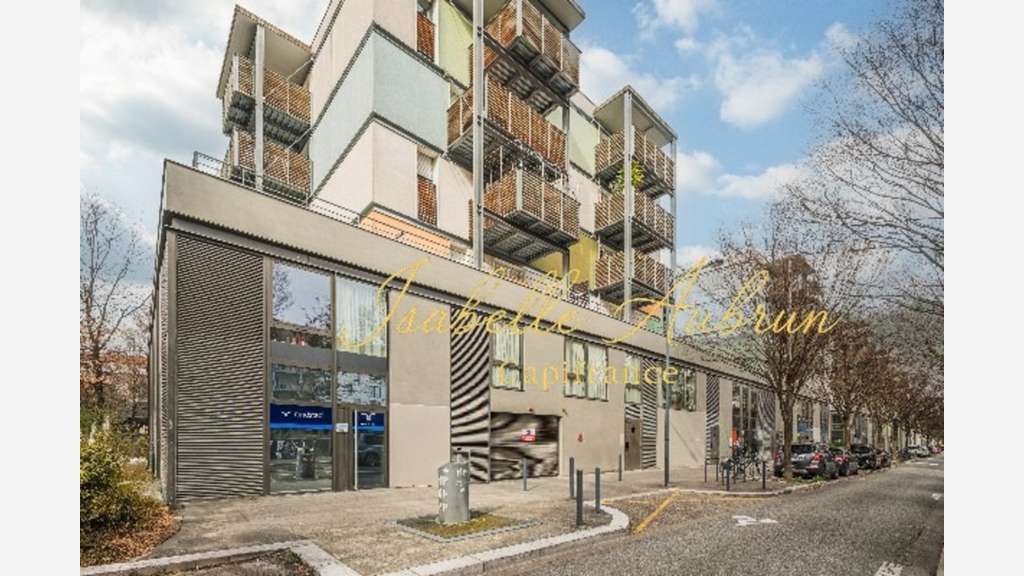 Local/bureau 930m² à vendre à Grenoble centre (38)