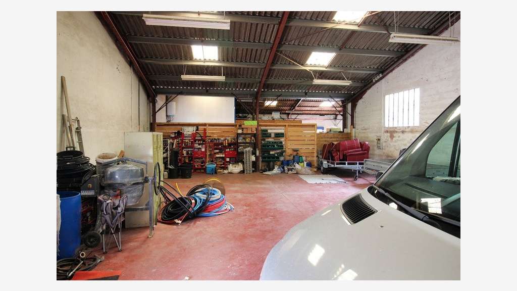 Local artisanal de 482m² à vendre à Grezillac (33)