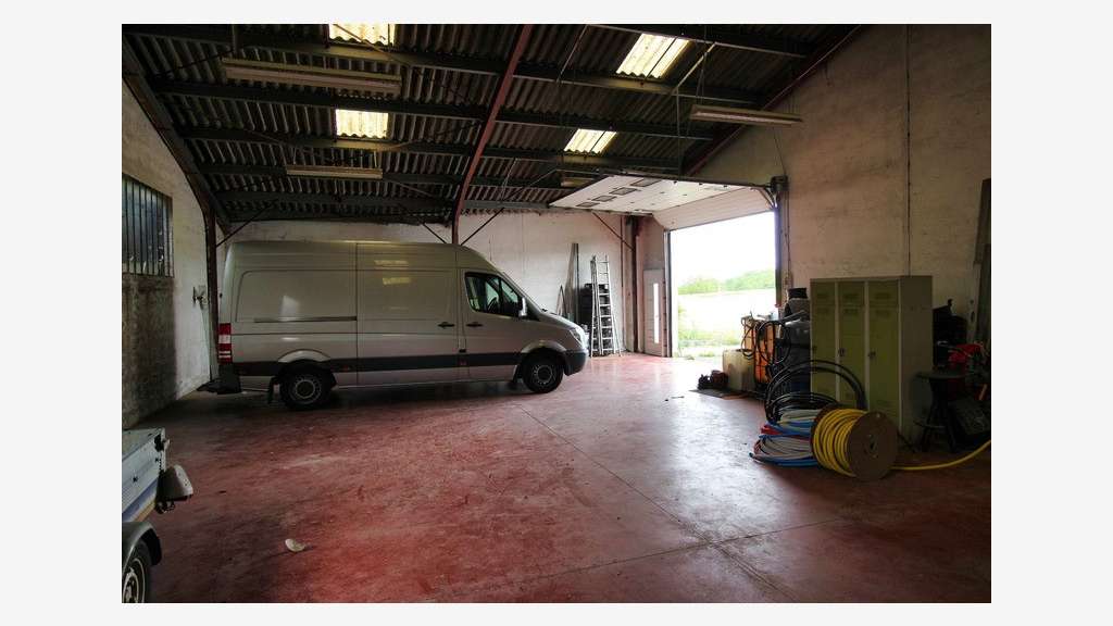 Local artisanal de 482m² à vendre à Grezillac (33)