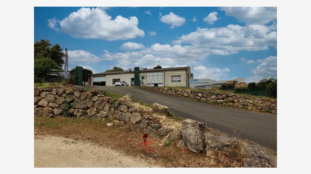 Local artisanal de 482m² à vendre à Grezillac (33)