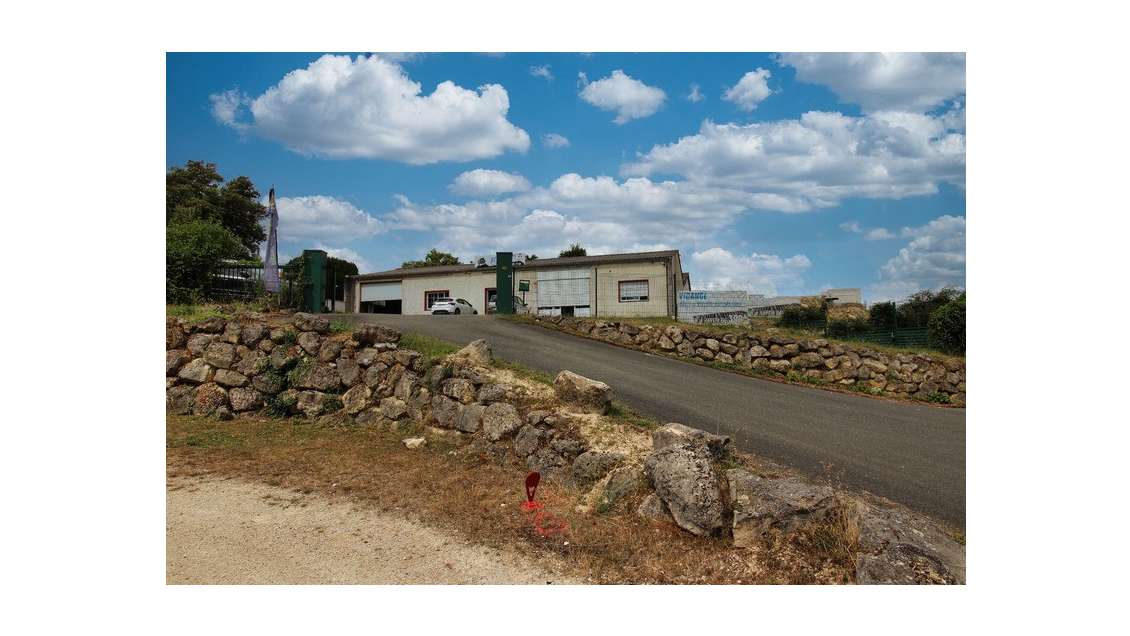 Local artisanal de 482m² à vendre à Grezillac (33)