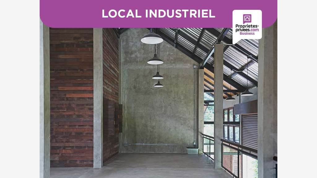 Entrepôt 255m² à vendre en ZA à Grimaud