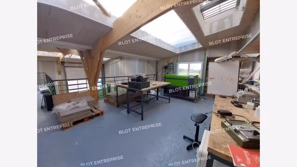 A vendre local d'activités neuf de 650m² à Guer
