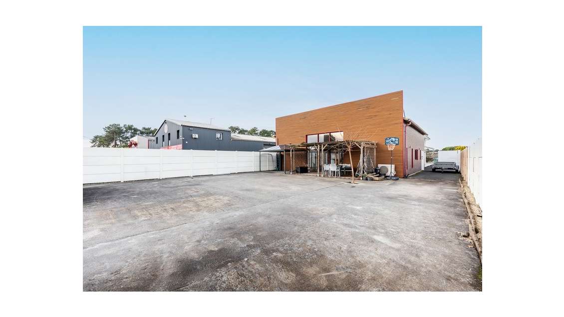 AV local d'activité récent 126m² à Gujan-Mestras