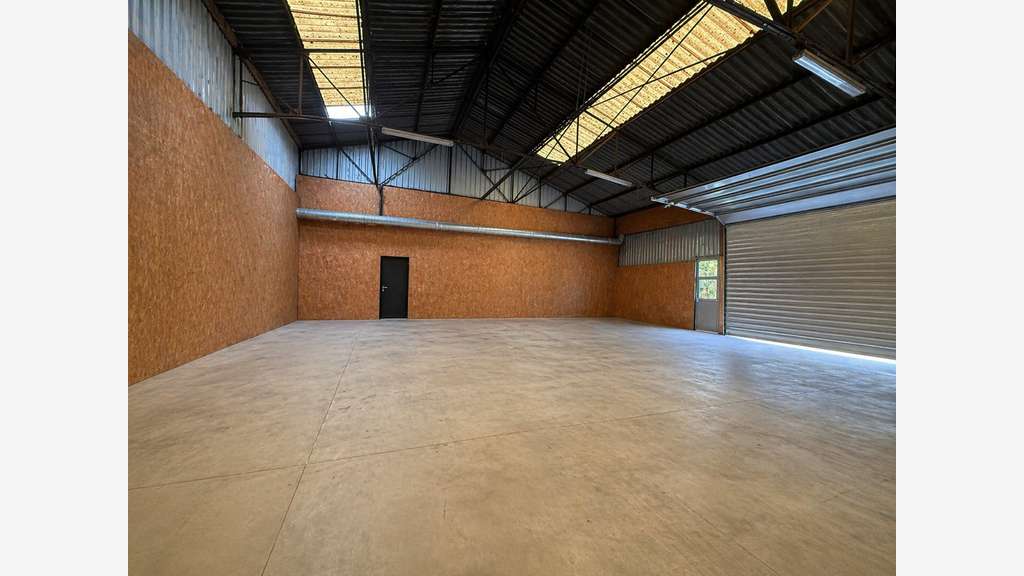 Bâtiment 1400 m² à vendre HENON