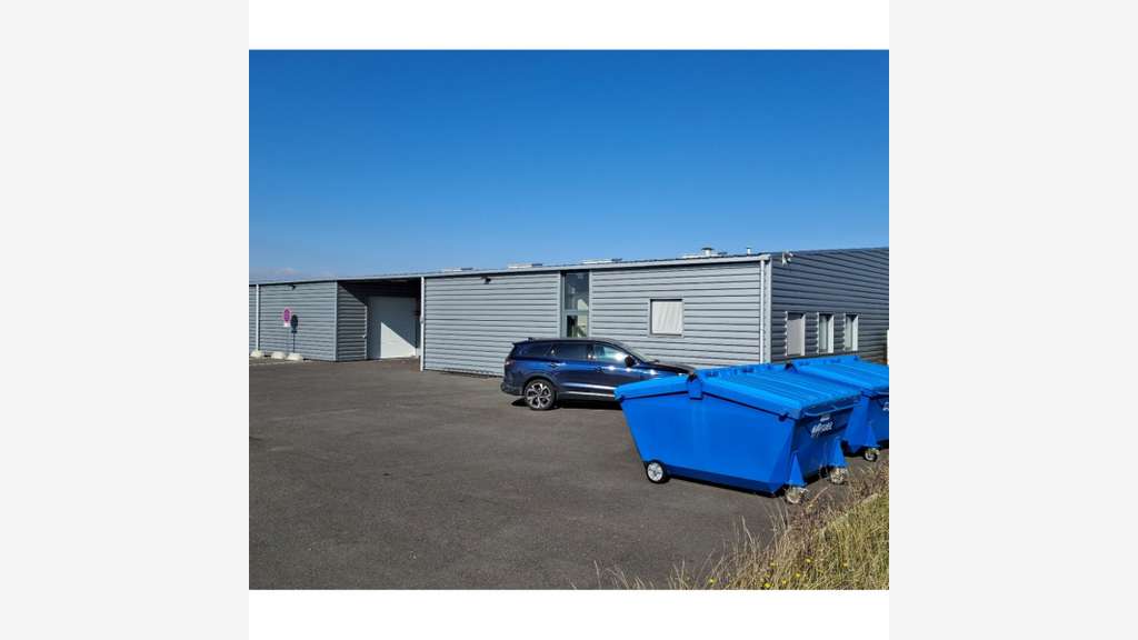 À vendre – Local d'activités de 1 000 m² à Issou