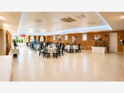 A vendre local commercial + appartement T4 Istres