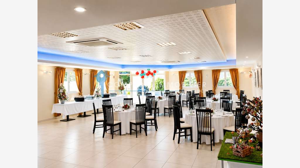 A vendre local commercial + appartement T4 Istres