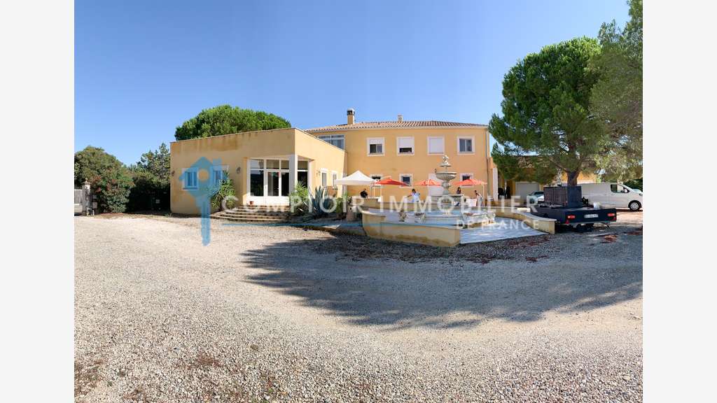 A vendre local commercial + appartement T4 Istres