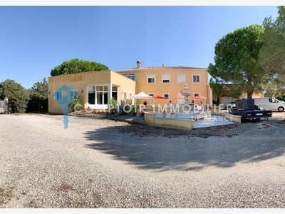 A vendre local commercial + appartement T4 Istres
