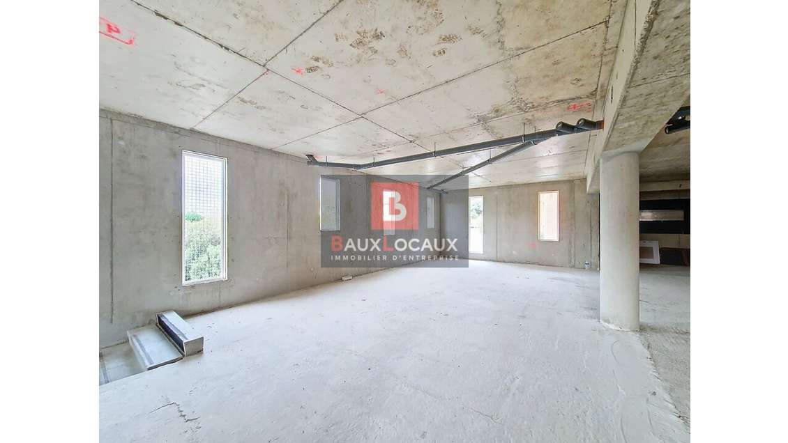 Vente local professionnel neuf 68m² à Istres