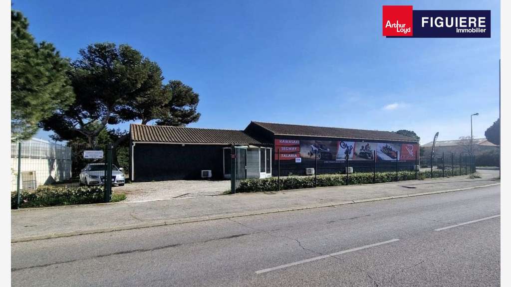 Bâtiment indépendant à vendre 382m² à Istres Tubé