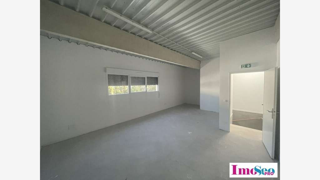 Entrepôt 224m² à vendre à Izon A10 / A89