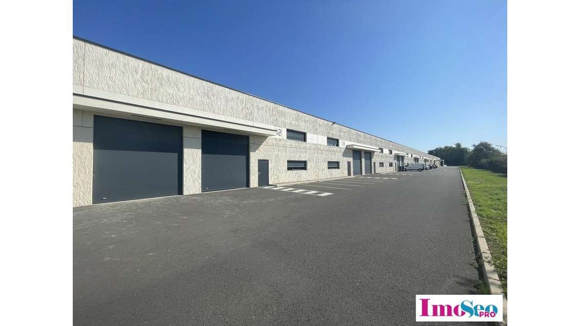Entrepôt 224m² à vendre à Izon A10 / A89