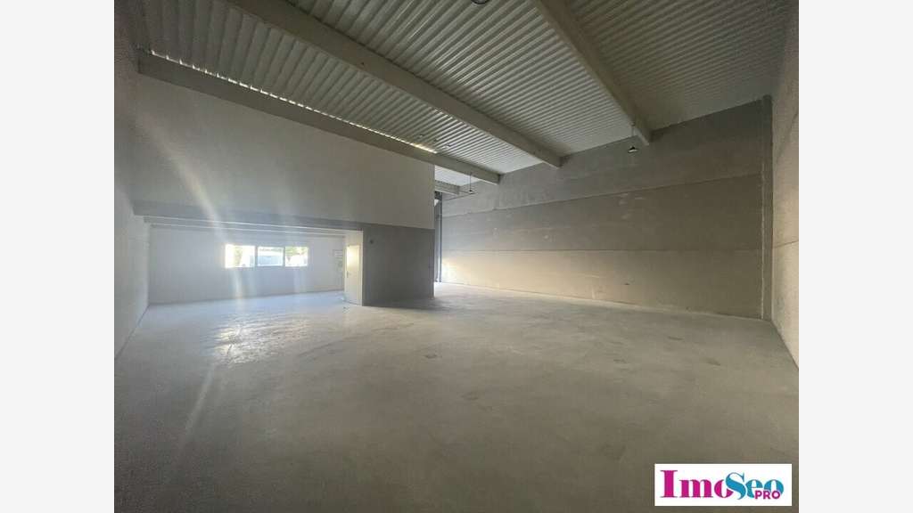 Entrepôt 224m² à vendre à Izon A10 / A89