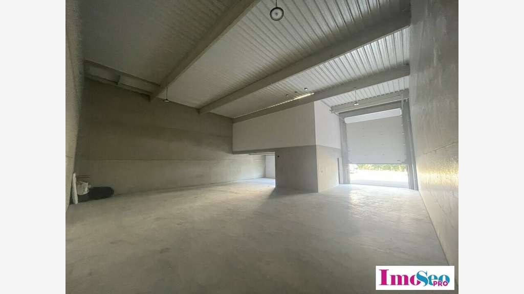 Entrepôt 224m² à vendre à Izon A10 / A89