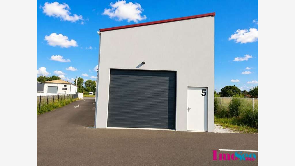 Vente entrepôt 107m² à Izon proche N89/A10