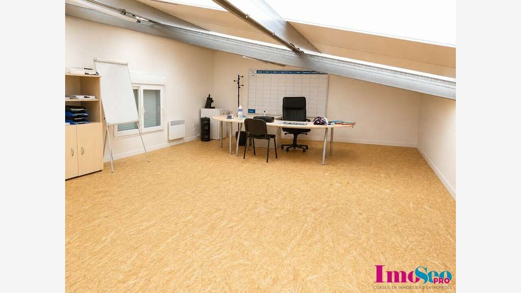 Vente entrepôt 107m² à Izon proche N89/A10