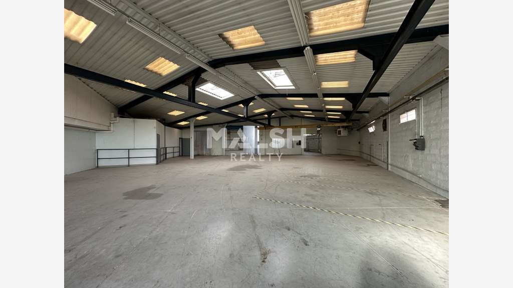 Bâtiment d'activités à vendre à Jassans-Riottier