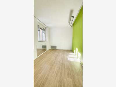 Local commercial de 96m² à vendre à Jonquières