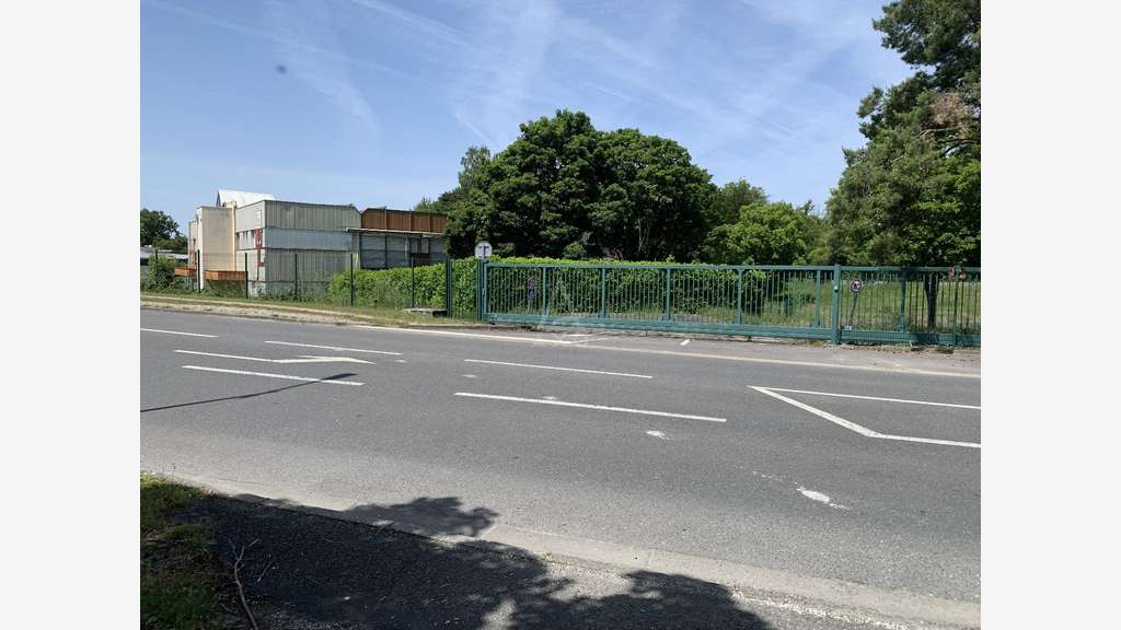 Av ensemble pro de 1703m² à L'Isle-d'Espagnac
