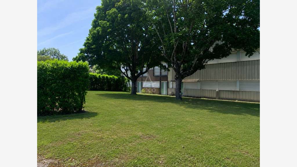 Av ensemble pro de 1703m² à L'Isle-d'Espagnac