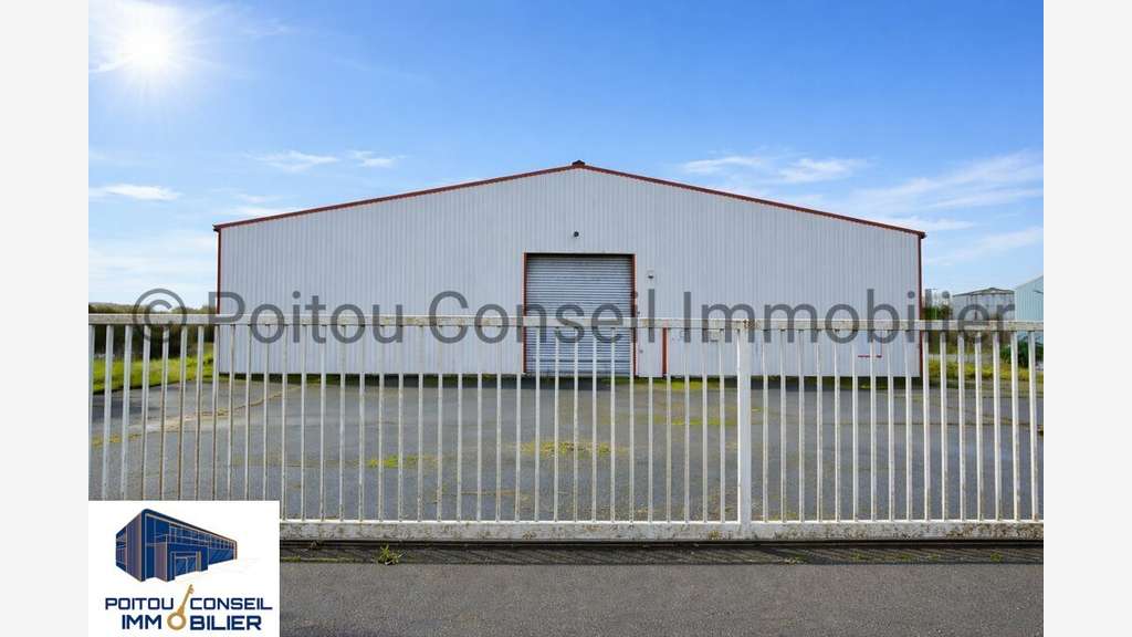 LA CRÈCHE - LOCAL D'ACTIVITE à vendre