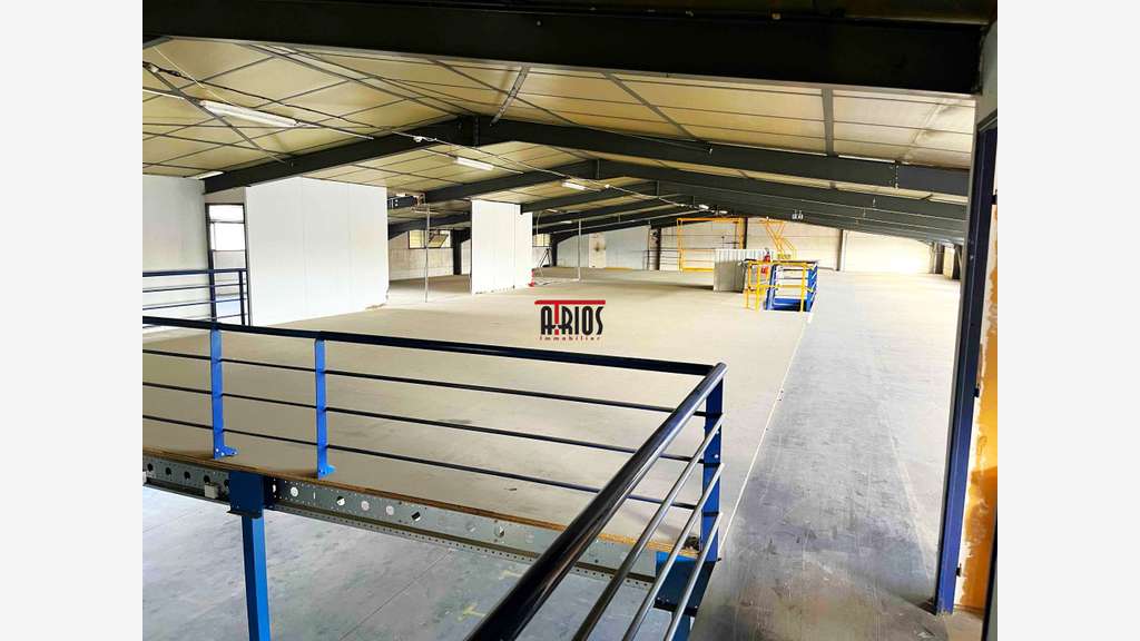 LOCAL D'ACTIVITÉ DE 1 915 M²