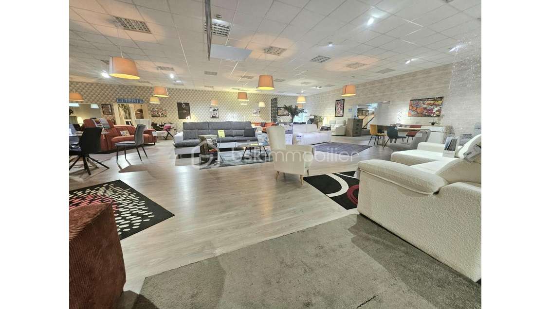 Vente local d'activités de 1930m² à Coulommiers