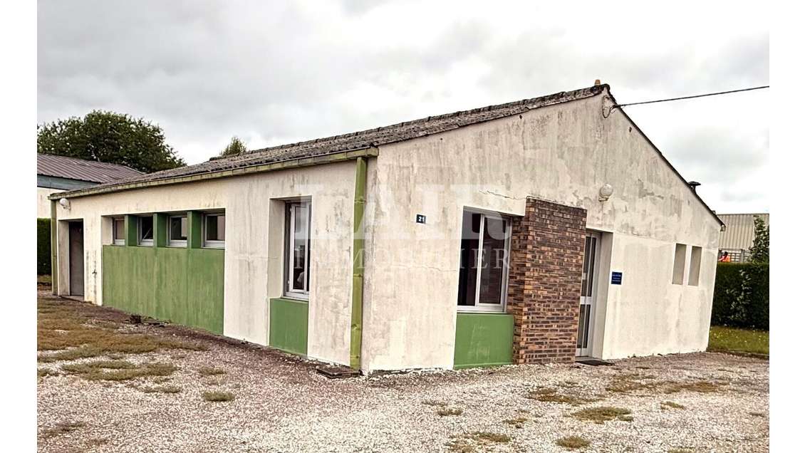 AV murs 135m² en zone industrielle à La Ferté-Macé