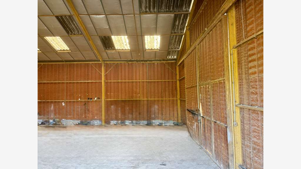 Vente entrepôts 840m² + 77m² à Magdelaine-sur-Tarn