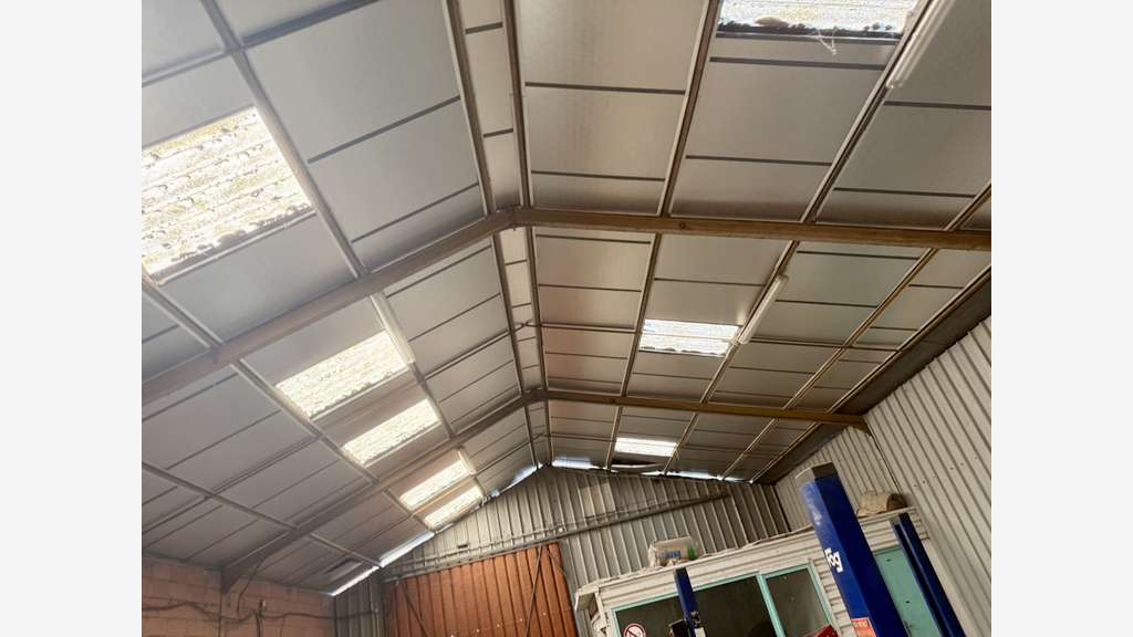 Vente entrepôts 840m² + 77m² à Magdelaine-sur-Tarn