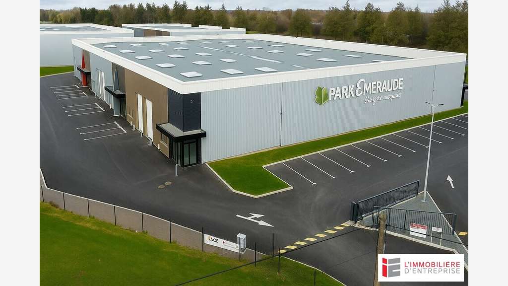 Local 200m² à vendre à La Mézière Park Émeraude