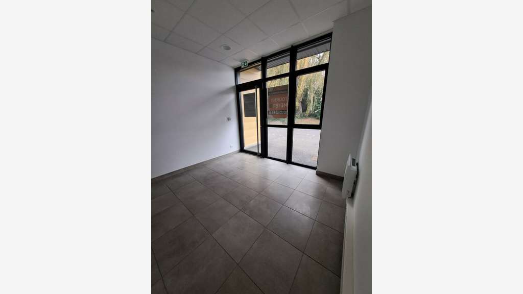 Local 200m² à vendre à La Mézière Park Émeraude