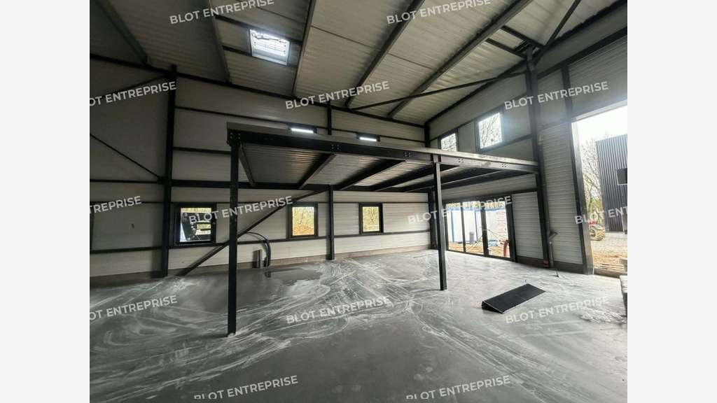 A vendre cellule neuve 271m² à La Mézière