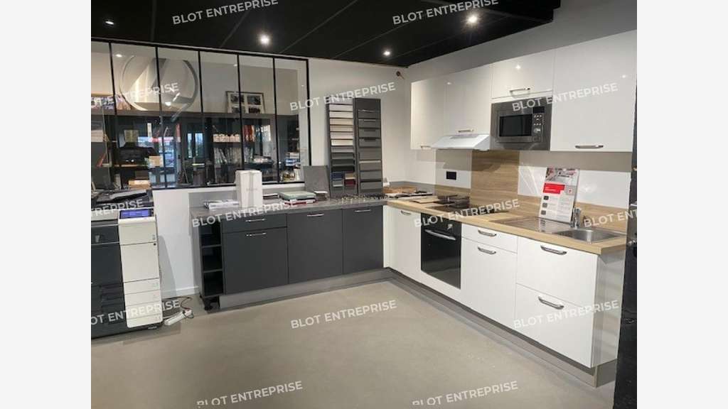 A vendre local d'activités 755m² à La Mézière