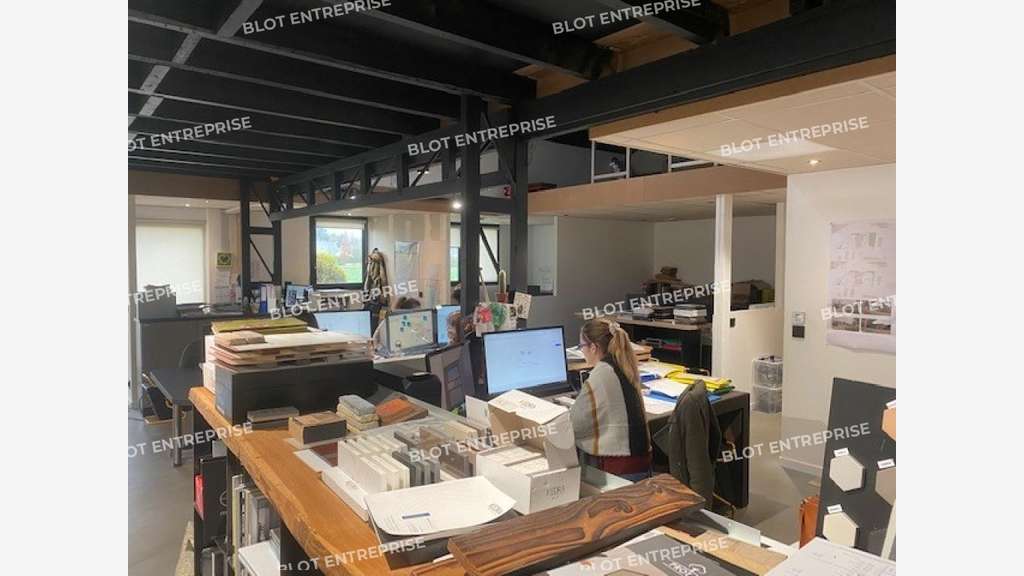 A vendre local d'activités 755m² à La Mézière