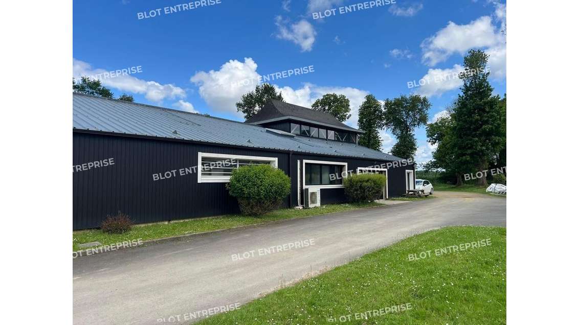 A vendre local d'activités 755m² à La Mézière