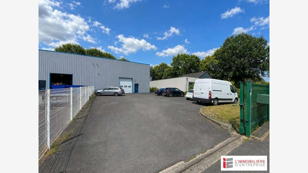 Local d'activité de 460m² à vendre à la Mézière