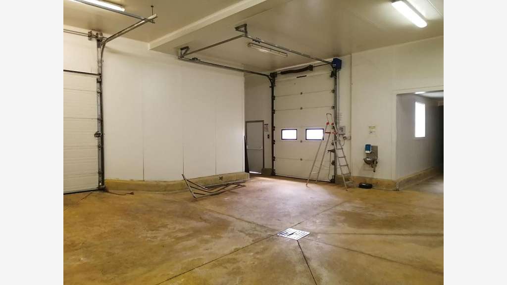 A vendre entrepôt 900m² à Lacaune