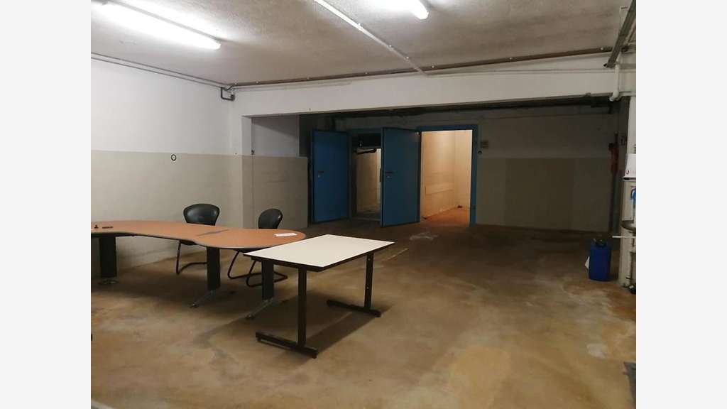 A vendre entrepôt 900m² à Lacaune