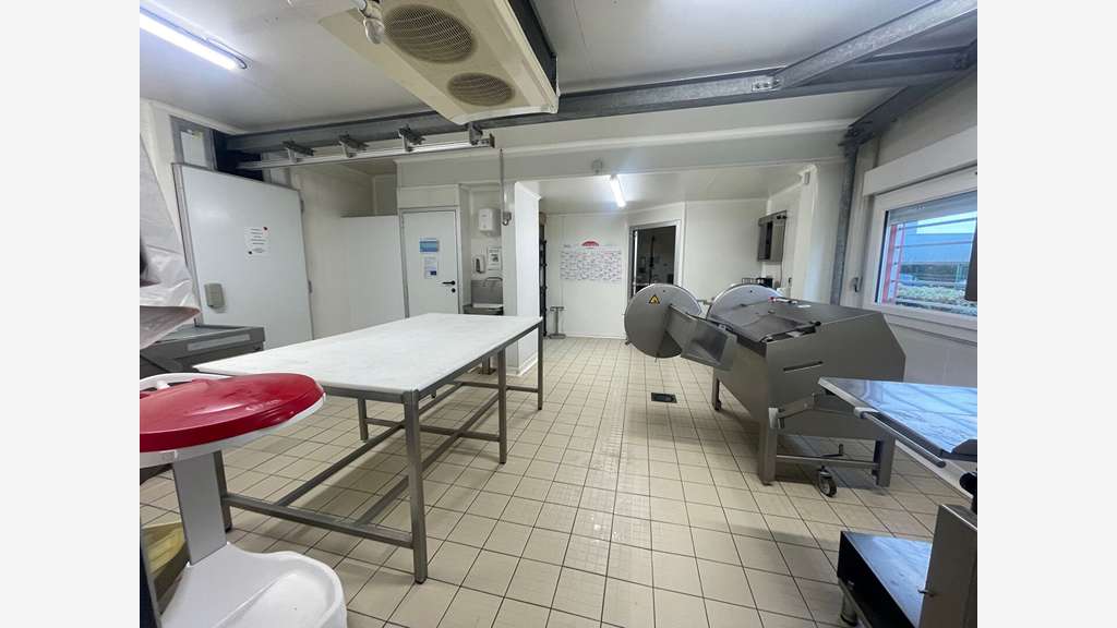 Local d'activité de 450m² à vendre à Lamballe