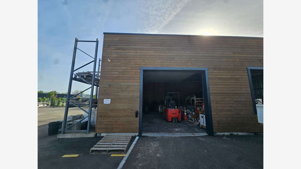 Vente bâtiment d'activité bureaux à Landeronde