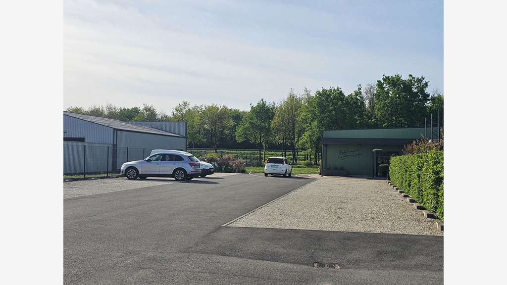 Vente bâtiment d'activité bureaux à Landeronde
